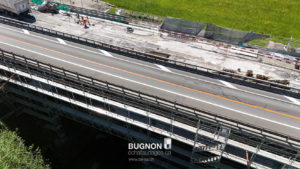 Route avec vue aérienne du pont de Gérignoz