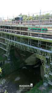 Route avec vue aérienne du pont de Gérignoz en rénovation
