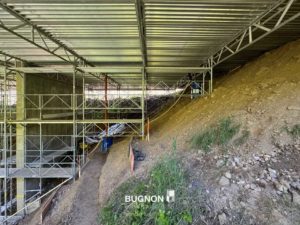 Vue d'angle sous le pont de Gérignoz avec échafaudage