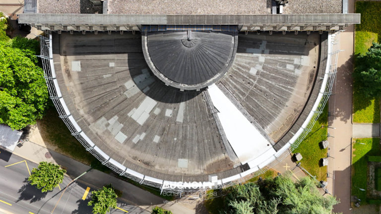 L'Aula Magna vue aérienne sur le toit