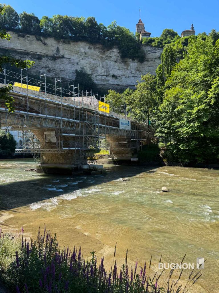 Échafaudage de chantier à Fribourg avec Bugnon