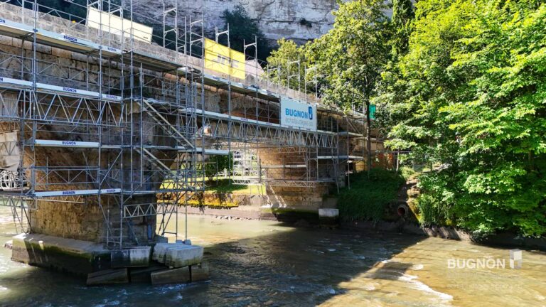 Échafaudage de pont à Fribourg en rénovation