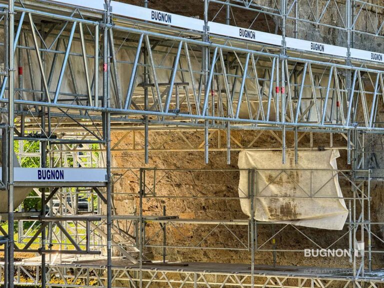 Échafaudage pour la rénovation du Pont du Milieu