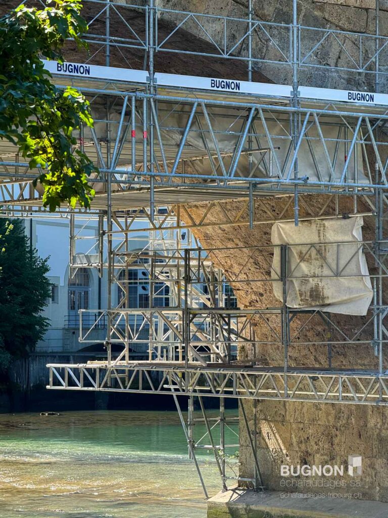 Échafaudages métallique du Pont du Milieu