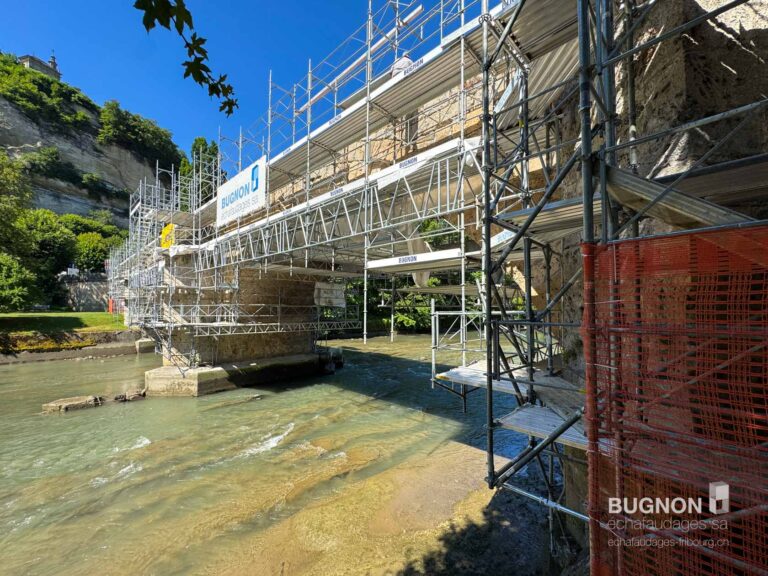 Montage d’échafaudage au Pont du Milieu
